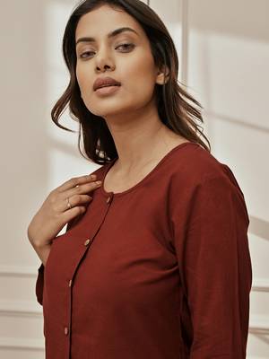 Womaroon cambric cotton yoga kurta with front open design & three quarter sleeves 3