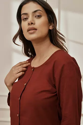 Womaroon cambric cotton yoga kurta with front open design & three quarter sleeves