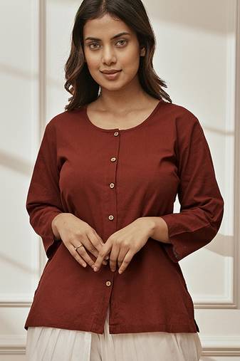 Women's maroon cambric cotton yoga kurta with front open design & three quarter sleeves
