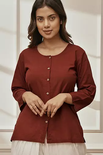 Women's maroon cambric cotton yoga kurta with front open design & three quarter sleeves
