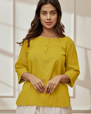 Woolive green cambric cotton yoga kurta with round neck & three quarter sleeves 1
