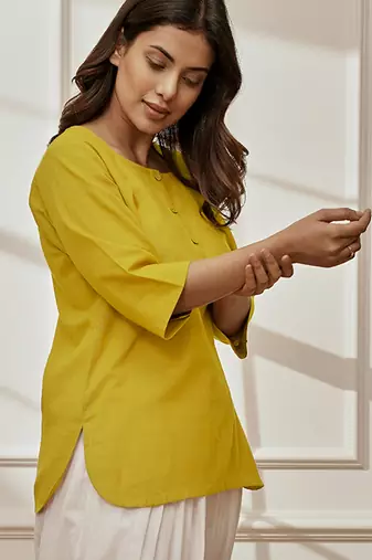 Woolive green cambric cotton yoga kurta with round neck & three quarter sleeves