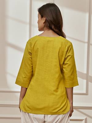 Woolive green cambric cotton yoga kurta with round neck & three quarter sleeves 4