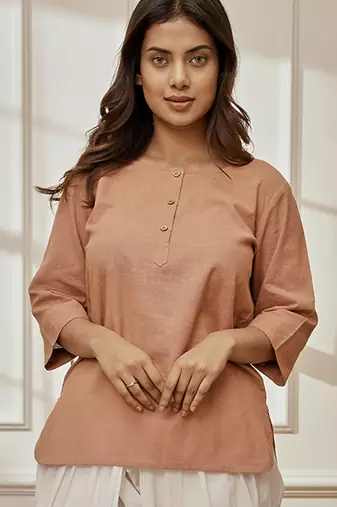 Women's rose pink cotton linen yoga kurta with round neck & button closure