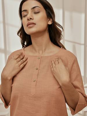 Worose pink cotton linen yoga kurta with round neck & button closure 2