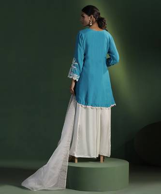 Blue silk embroidered kurta set 2