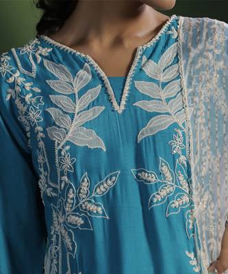 Blue silk embroidered kurta set 4