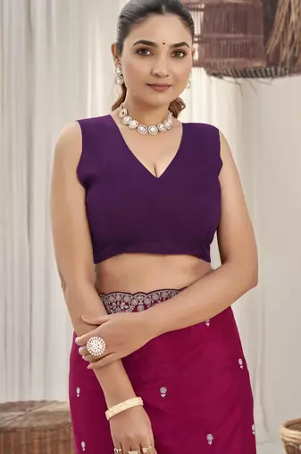 Women's heavy embroidered moss chiffon dual tone wine & maroon color padding saree for women