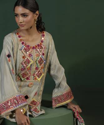 Grey tissue embroidered kurta & pant with potli 2