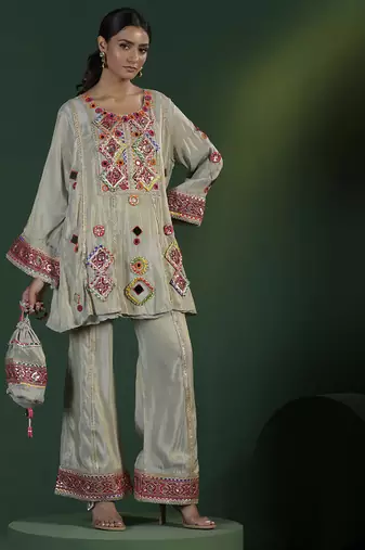 Grey tissue embroidered kurta & pant with potli