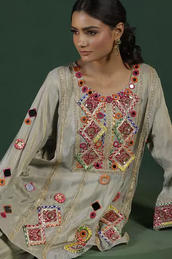 Grey tissue embroidered kurta & pant with potli