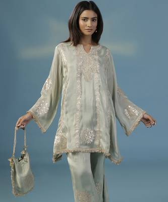 Green tissue embroidered kurta with pant 2