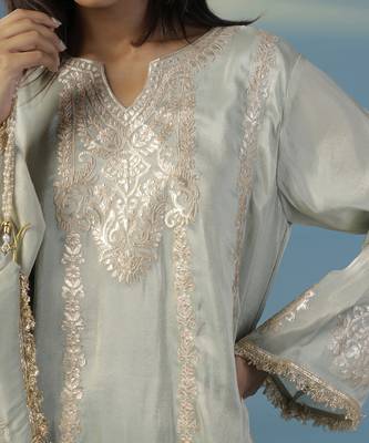 Green tissue embroidered kurta with pant 4