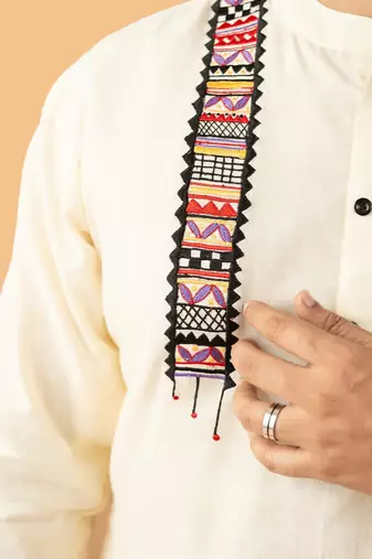 Kutch charm - off white collared kurta with kutch embroidery