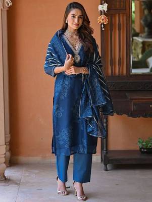 Blue embroidery printed rayon straight kurta pant set with organza dupatta for women 2