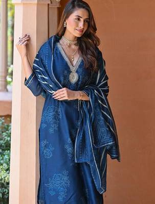 Blue embroidery printed rayon straight kurta pant set with organza dupatta for women 3