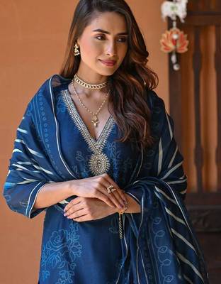 Blue embroidery printed rayon straight kurta pant set with organza dupatta for women 4
