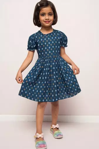 Printed frock in rayon fabric with elasticated sleeves