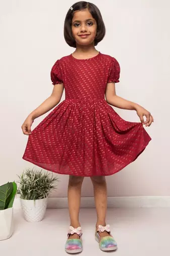 Printed frock in rayon fabric with elasticated sleeves