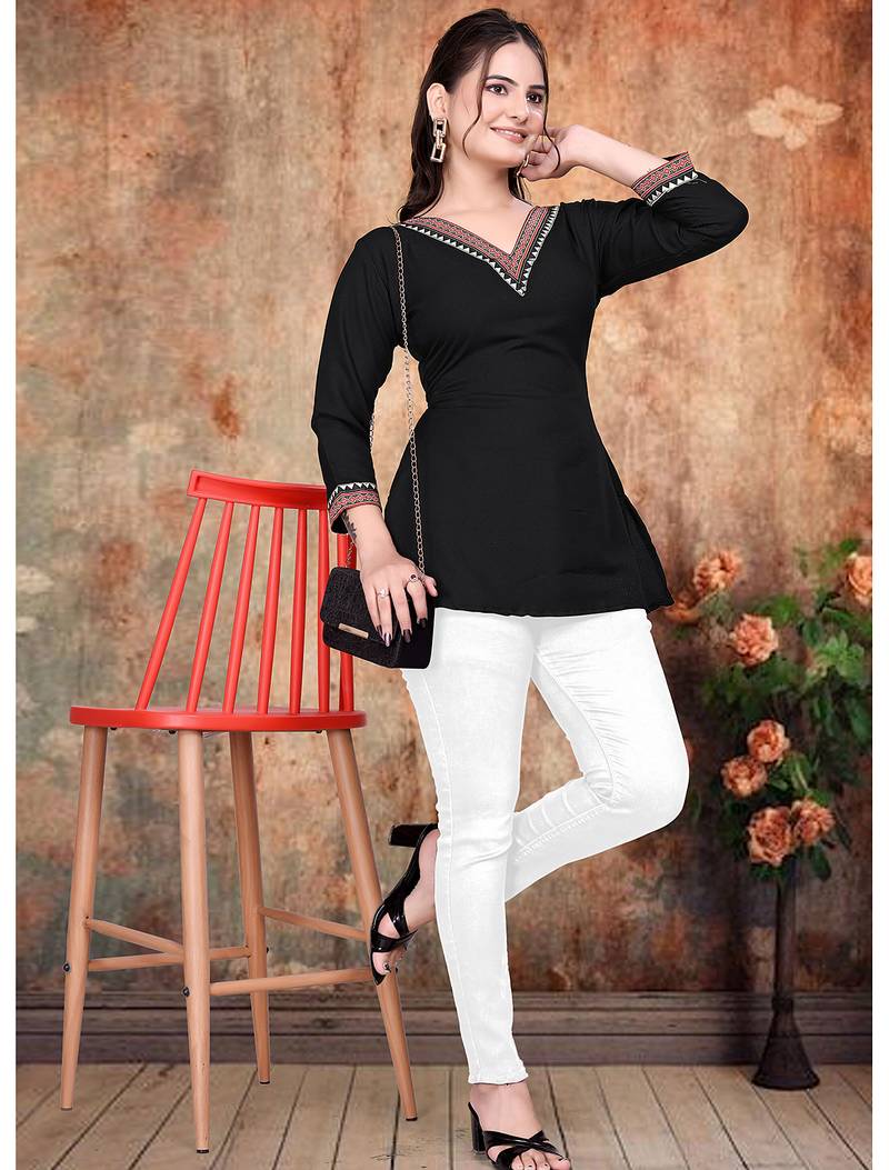 Stylish black printed rayon v-neck 3/4 sleeve top for women
