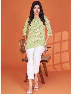 Chic light green printed cotton blend round neck 3/4 sleeve top for women 1