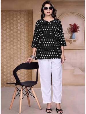 Black printed cotton blend top with 3/4 sleeves     everyday comfort wear 1