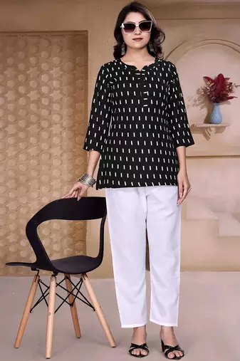 Black printed cotton blend top with 3/4 sleeves     everyday comfort wear