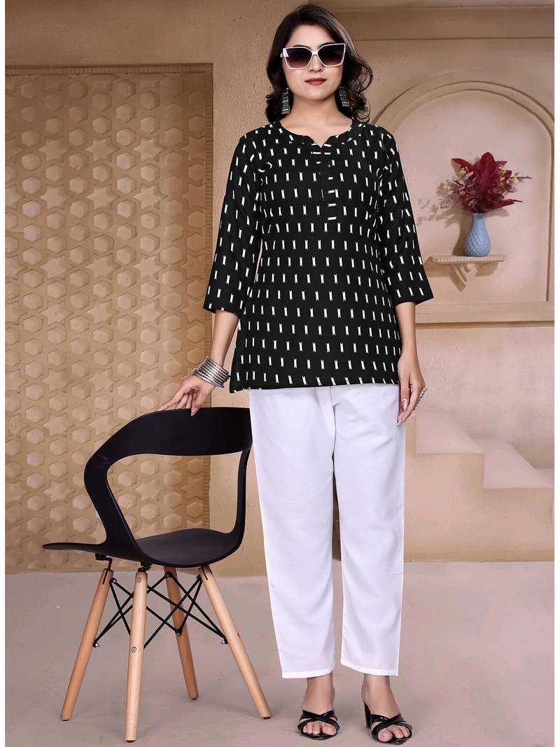Black printed cotton blend top with 3/4 sleeves     everyday comfort wear