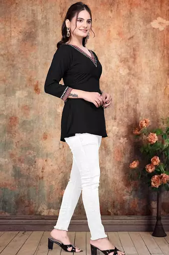 Stylish black printed rayon v-neck 3/4 sleeve top for women