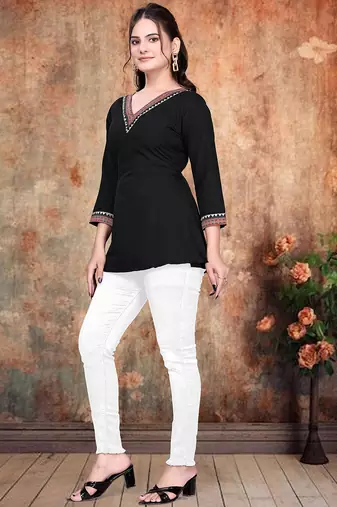Stylish black printed rayon v-neck 3/4 sleeve top for women