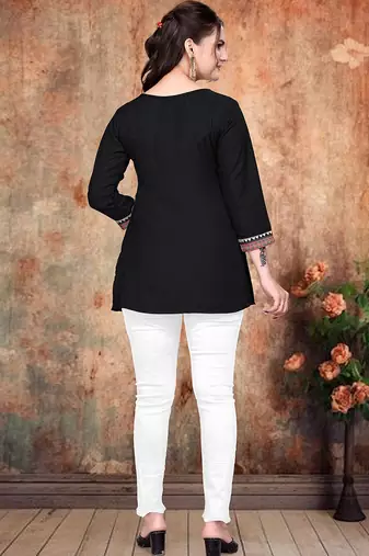 Stylish black printed rayon v-neck 3/4 sleeve top for women