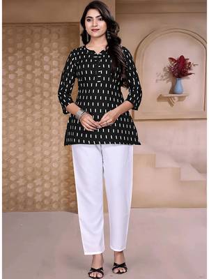 Black printed cotton blend top with 3/4 sleeves     everyday comfort wear 3