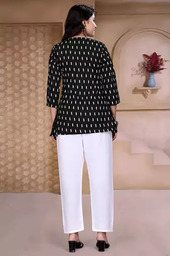 Black printed cotton blend top with 3/4 sleeves     everyday comfort wear