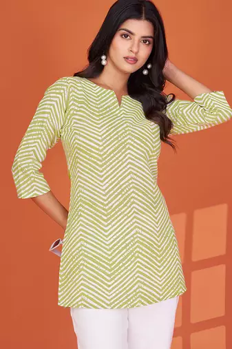 Chic light green printed cotton blend round neck 3/4 sleeve top for women