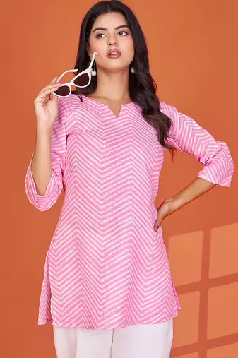Trendy pink printed cotton blend round neck 3/4 sleeve top for women