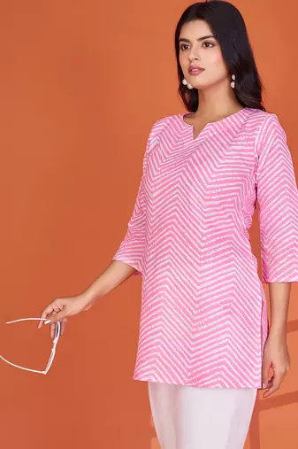 Trendy pink printed cotton blend round neck 3/4 sleeve top for women