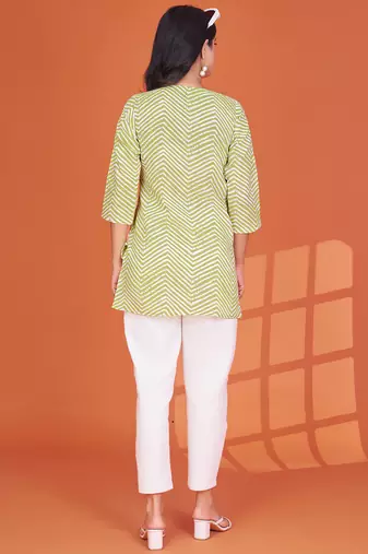 Chic light green printed cotton blend round neck 3/4 sleeve top for women
