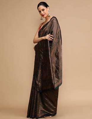 Black lichi silk blend jacquard saree 4