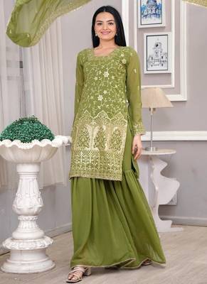 Green Heavy GEORGETT Embroidery Work PARTY WEAR SUIT SET    2