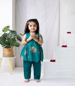 Green printed cotton kurta set with hair clip & potli bag.