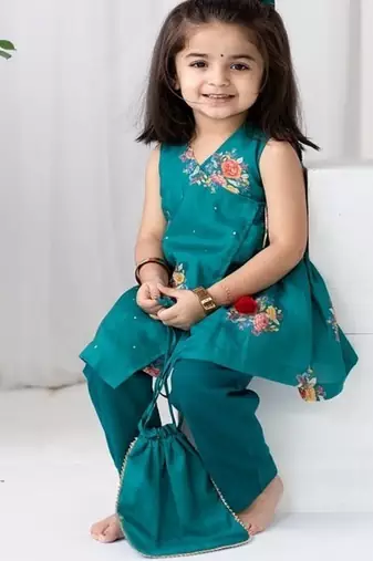 Green printed cotton kurta set with hair clip & potli bag.