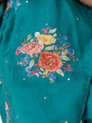 Green printed cotton kurta set with hair clip & potli bag. 3