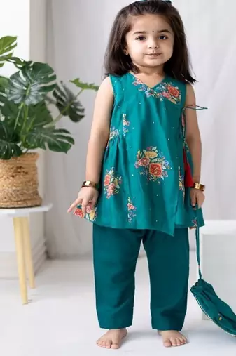 Green printed cotton kurta set with hair clip & potli bag.