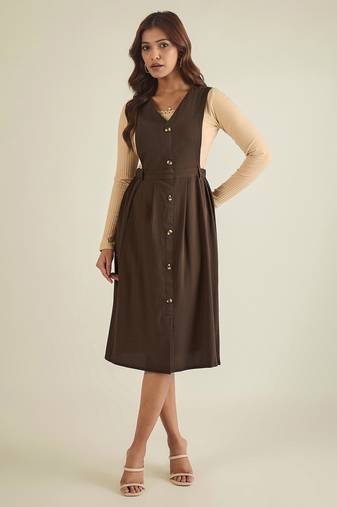 Brown solid pinafore dress with button