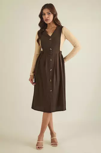 Brown solid pinafore dress with button
