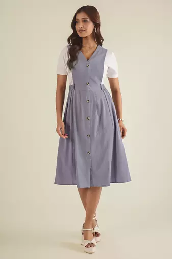 Lavender solid pinafore dress with button