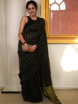 Black handwoven cotton linen saree 4