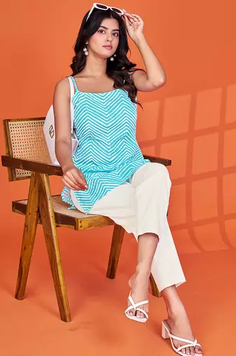 Stylish blue printed cotton blend round neck sleeveless top for women