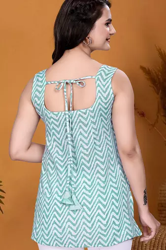 Stylish green printed cotton blend round neck sleeveless top for women