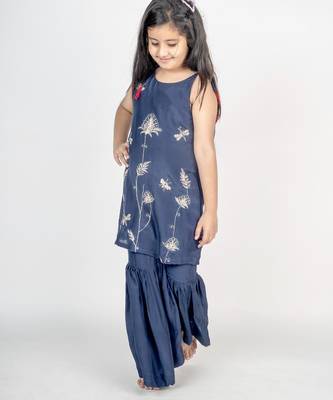 Blue embroidered cotton kurta set 4